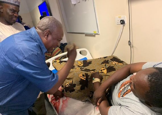 John Mahama Visits Journalist, Others Involved In Accident<span class="wtr-time-wrap after-title"><span class="wtr-time-number">1</span> min read</span>