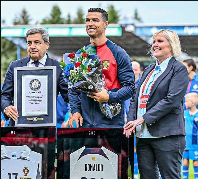 Ronaldo Receives Guinness World Records Certificate After Becoming First Male Player To Make 200 Caps<span class="wtr-time-wrap after-title"><span class="wtr-time-number">1</span> min read</span>