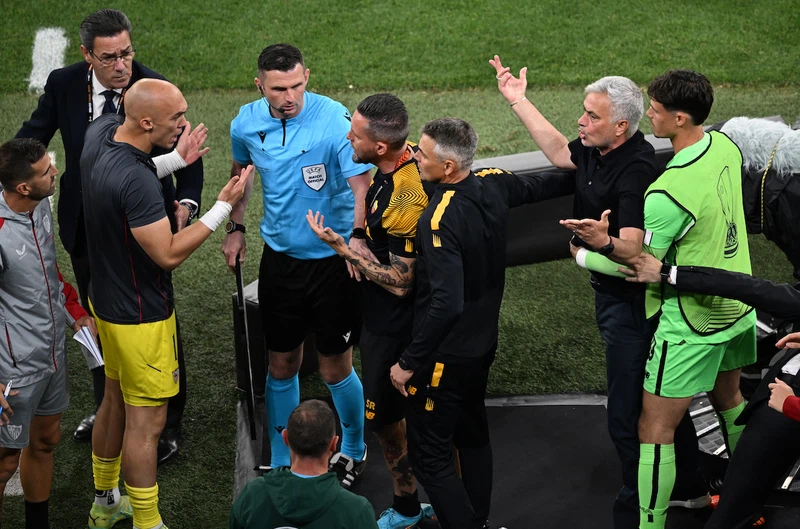 Mourinho Insults Referee Anthony Taylor In Parking Lot Drama After Loss To Sevilla<span class="wtr-time-wrap after-title"><span class="wtr-time-number">1</span> min read</span>