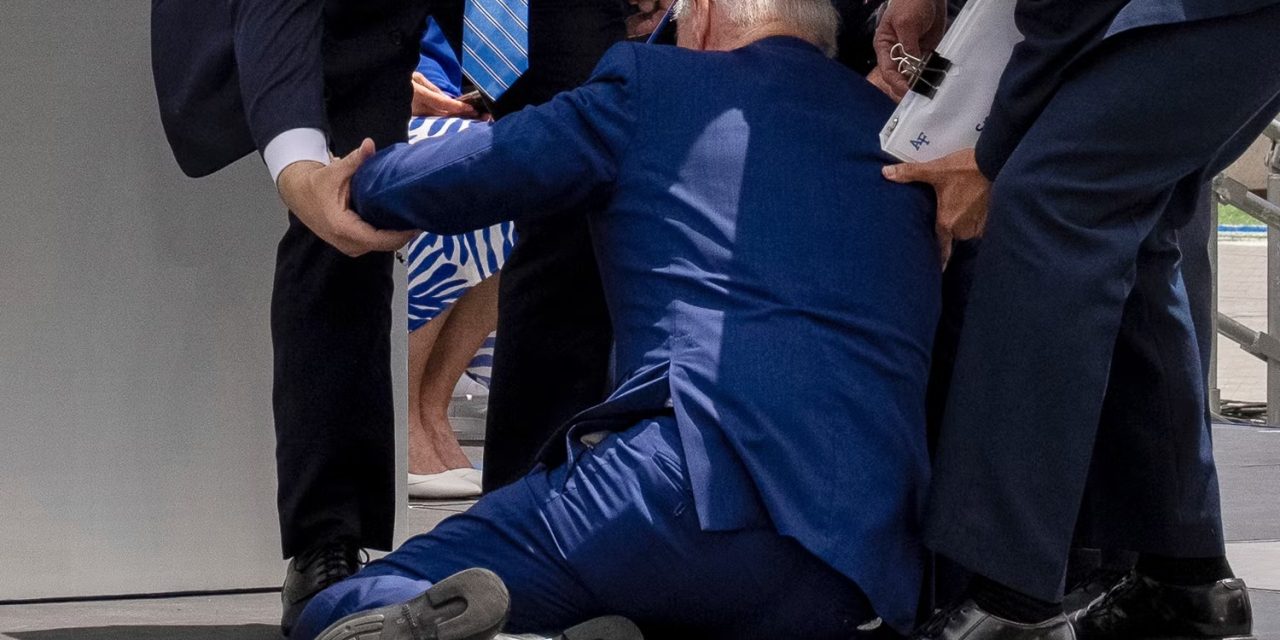 Joe Biden ‘Fine’ After Tripping And falling During Air Force Graduation Ceremony<span class="wtr-time-wrap after-title"><span class="wtr-time-number">3</span> min read</span>