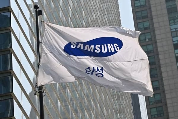 Former Samsung Exec Accused Of Stealing Data To Build Copycat Chip Plant In China<span class="wtr-time-wrap after-title"><span class="wtr-time-number">1</span> min read</span>