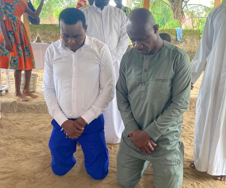 Assin North By-election: Watch How Chairman Wontumi And NPP Candidate Knelt For Prayers In A Church<span class="wtr-time-wrap after-title"><span class="wtr-time-number">1</span> min read</span>