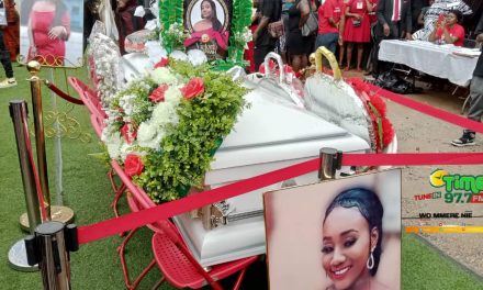 Adum Shooting: Maadwoa Finally Laid To Rest, 3-Year-Old Daughter Cries Bitterly
