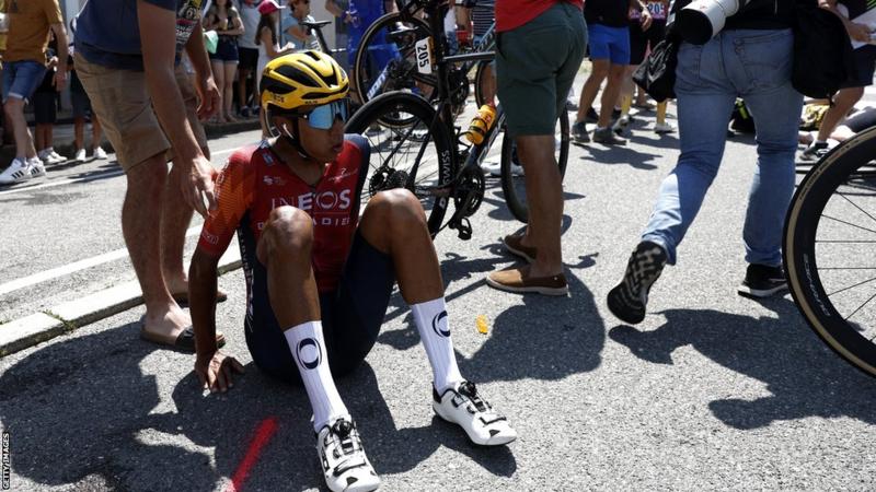 Tour de France 2023: Fan Taking Selfie Causes Crash On Stage 15<span class="wtr-time-wrap after-title"><span class="wtr-time-number">3</span> min read</span>