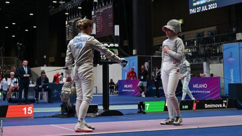 Ukraine's Olga Kharlan offered her sabre when Russian Anna Smirnova approached for a handshake