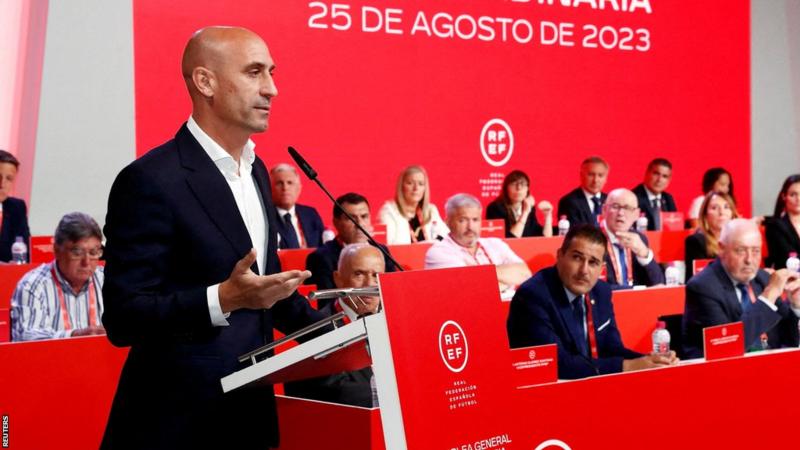 Luis Rubiales: Spanish Prosecutors Open Preliminary Investigation Into Kiss By Federation President<span class="wtr-time-wrap after-title"><span class="wtr-time-number">2</span> min read</span>