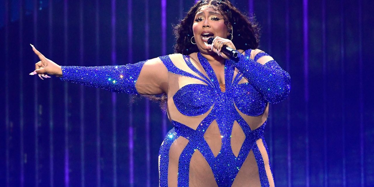 Lizzo Lawsuit: Singer Says Dancers’ Harassment Claims Are False<span class="wtr-time-wrap after-title"><span class="wtr-time-number">3</span> min read</span>