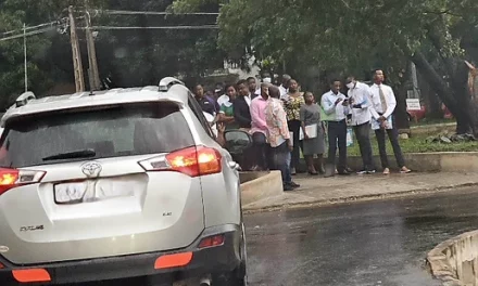 Accra: Hundreds Defy Rains, Queue Up In Front Of US Embassy