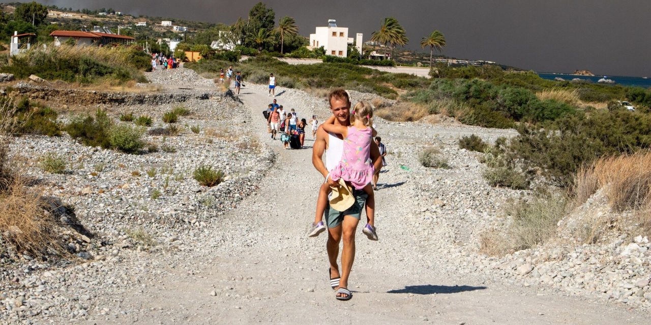Greece Offers Free Holiday To Tourists Forced To Flee Rhodes During Wildfires<span class="wtr-time-wrap after-title"><span class="wtr-time-number">3</span> min read</span>
