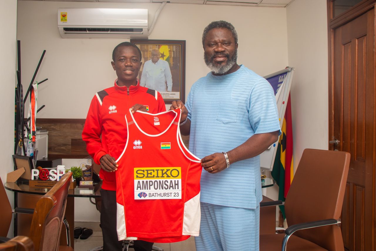 William Amponsah,  Ghana's Marathon and 10, 000 meters champion gifts his customised wear to Hon Kwadwo Baah Agyemang, Chief Executive Officer for the Ghana Digital Centres Limited