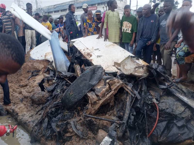 VIDEO: Four Injured As Helicopter Crashes Into Building In Lagos<span class="wtr-time-wrap after-title"><span class="wtr-time-number">1</span> min read</span>