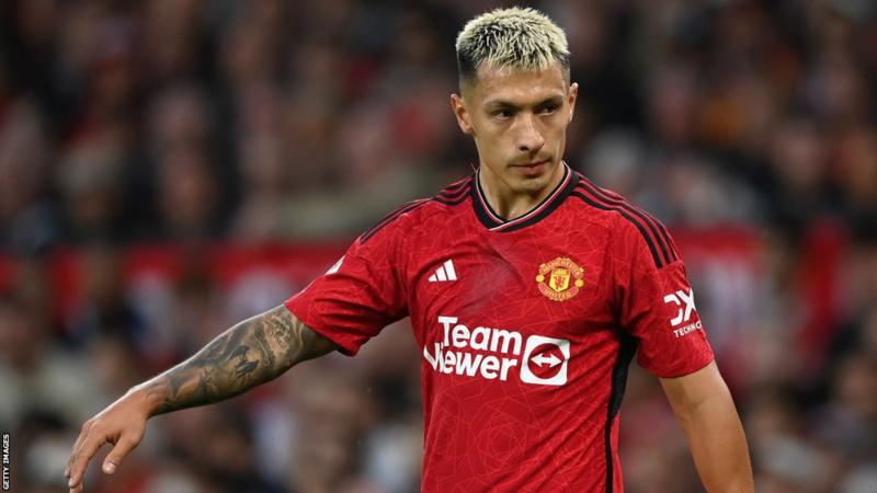 Manchester United Defender Lisandro Martinez Faces Up To Three Months Out With Foot Injury<span class="wtr-time-wrap after-title"><span class="wtr-time-number">1</span> min read</span>