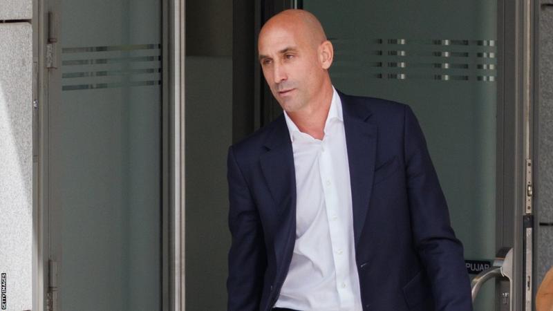 Luis Rubiales: Ex-Spanish Football Federation Chief Given Three-Year Ban By Fifa<span class="wtr-time-wrap after-title"><span class="wtr-time-number">2</span> min read</span>
