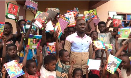 (PICTURES) Journalist Supports Pupils With Educational Materials