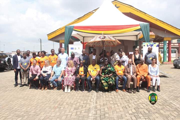 Group Picture of Stakeholders of the HORESD Waste Management Project