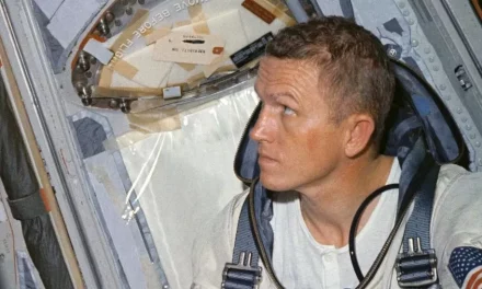 Frank Borman: Nasa Astronaut Who Led Apollo 8 Moon Mission Dies