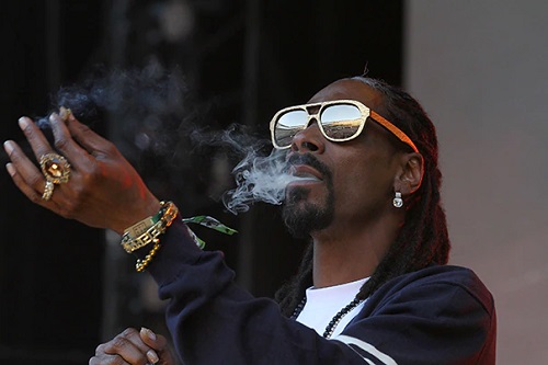 Snoop Dogg Quits Smoking ‘Wee’’<span class="wtr-time-wrap after-title"><span class="wtr-time-number">2</span> min read</span>