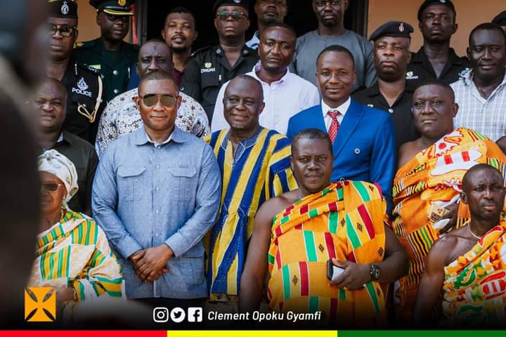 Mireku Duker, Deputy Minister for Lands and Natural Resources (2nd left), Yaw Frimpong Addo,  MP for MANSO Adubia (3rd left) Clement Opoku Gyamfi, DCE for Amansie South (2nd right) and sone chiefs at the commissioning ceremony