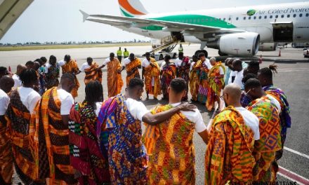 Black Stars Arrive In Cote D’Ivoire Dressed In Kente