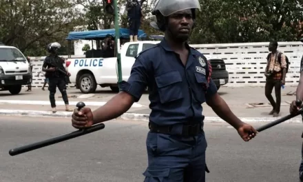 Police Arrest Suspect After He Stabs Policeman In Robbery Expedition