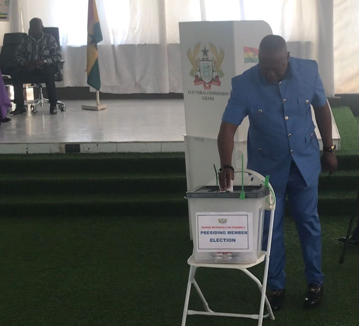 Hon Samuel Pyne,  Kumasi Mayor casting his ballot during the voting time.