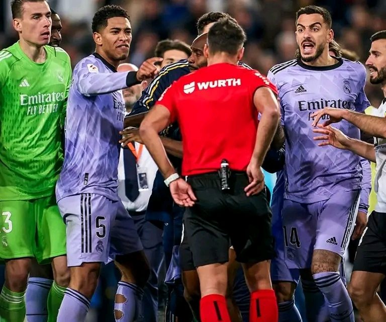 Jude Bellingham Denied Late Winner Against Valencia, Sent Off After Insulting Refree<span class="wtr-time-wrap after-title"><span class="wtr-time-number">2</span> min read</span>