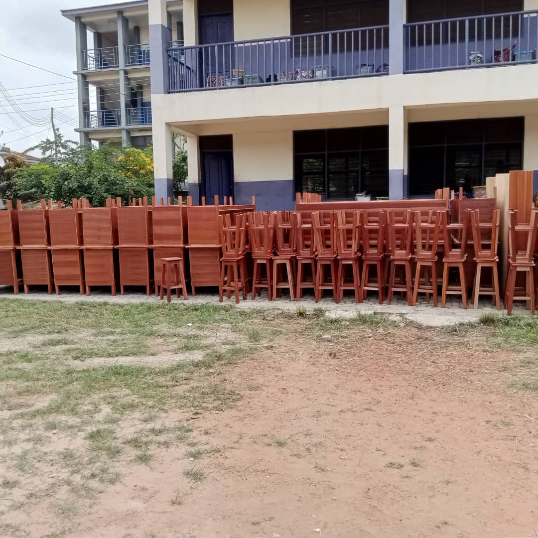 The 100 stools, 25 tables and 2 shelves.