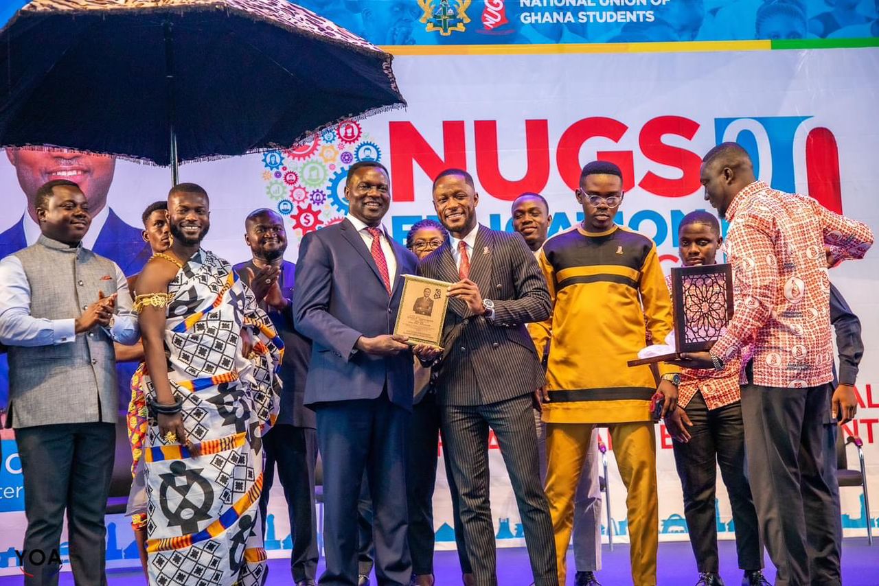 Daniel Oppong Kyeremeh, President of NUGS honouring Dr Yaw Osei Adutwum, Minister of Education for his efforts in making Education innovative.