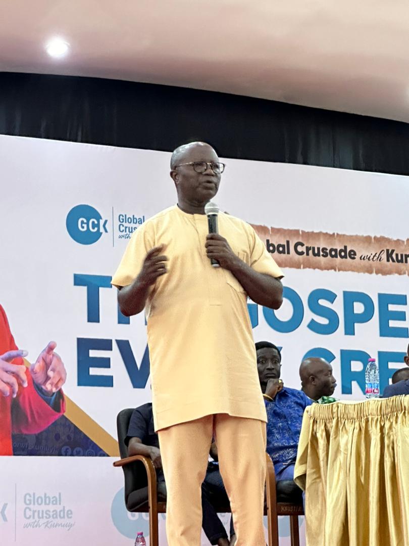 Hon Osei Assibey Antwi, Executive Director of the National Service Scheme (NSS) addressing final year students at the great hall, KNUST.